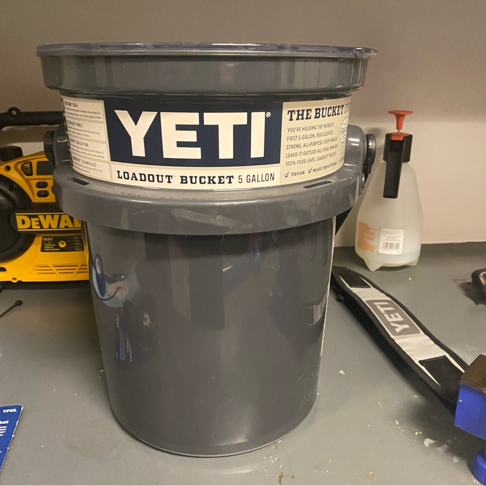 New Yeti Load Out 5 Gallon Bucket w/ Lid
